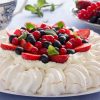 pavlova met slagroom en fruit