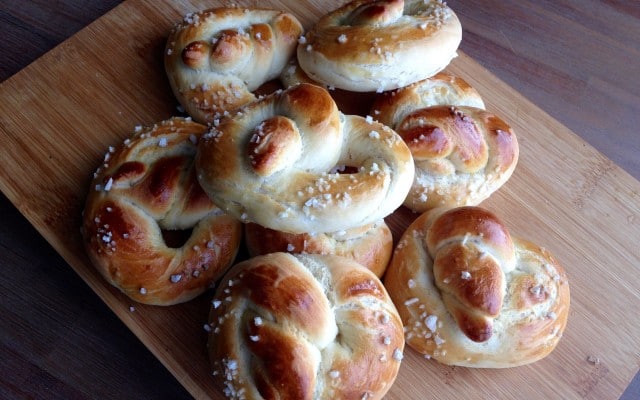 Pretzels bakken