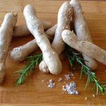 breadsticks met walnoot en rozemarijn
