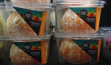 Nutteloze pakjes en zakjes: geschilde sinaasappels