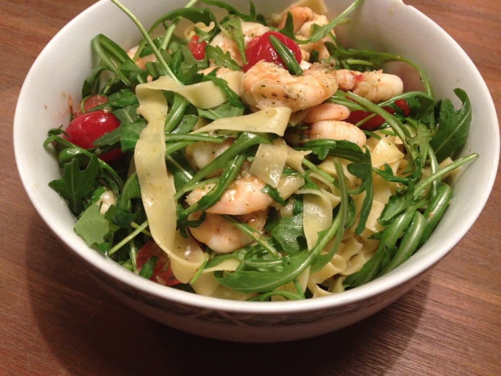 tagliatelle met rucola en knoflookgarnalen