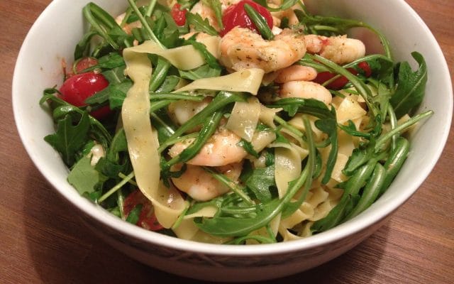 tagliatelle met rucola en knoflookgarnalen