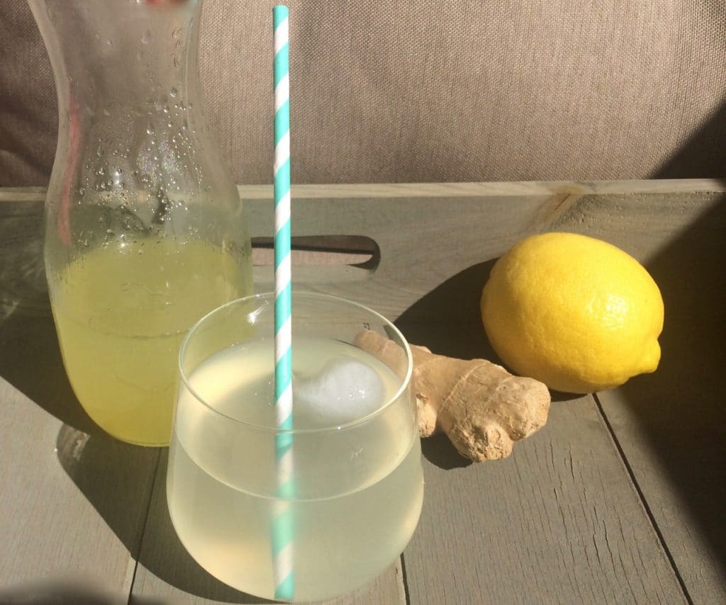 Homemade citroen-gember limonade