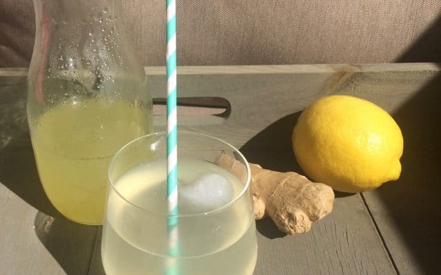 Homemade citroen-gember limonade