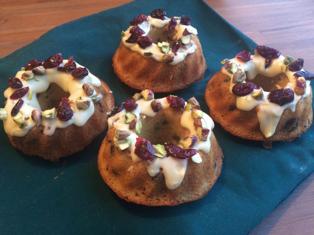 mini tulbandcake met cranberry en pistache