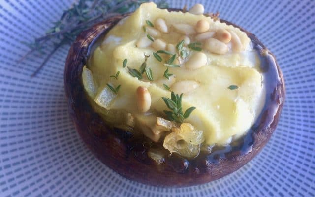 Gevulde portobello met camembert en honing