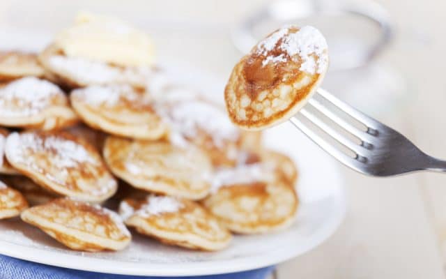 poffertjes gemaakt van zelfgemaakte poffertjesmix