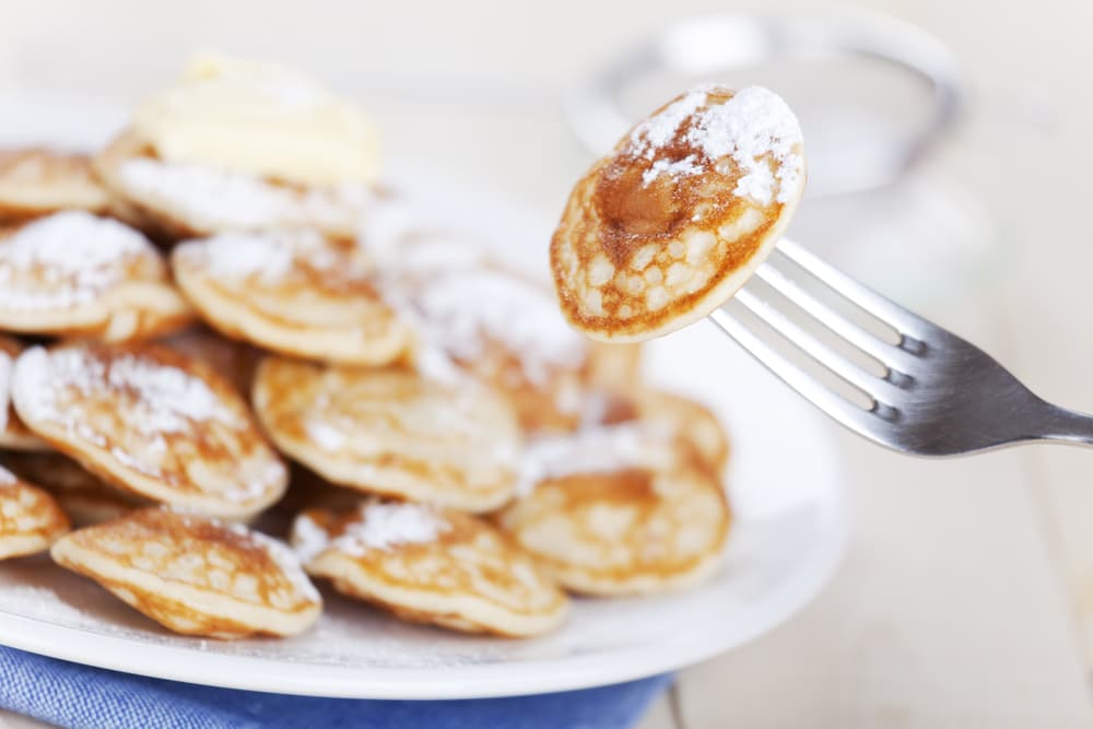 poffertjes gemaakt van zelfgemaakte poffertjesmix