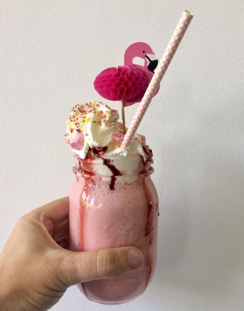 tropische aardbeienmilkshake