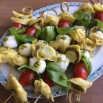 Pastasalade spiesjes Caprese