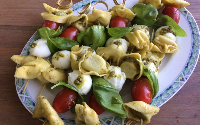 Pastasalade spiesjes Caprese