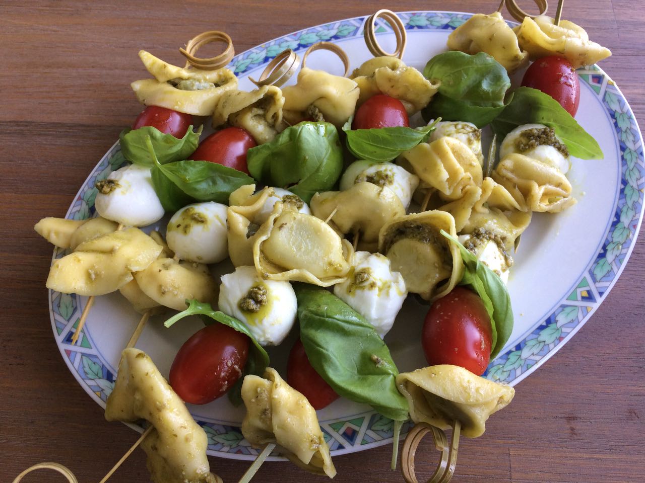 Pastasalade spiesjes Caprese