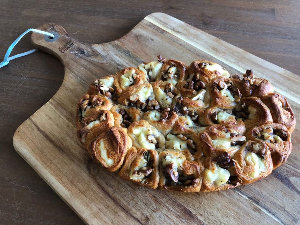 recepten met croissantdeeg: Breekbrood met walnoten