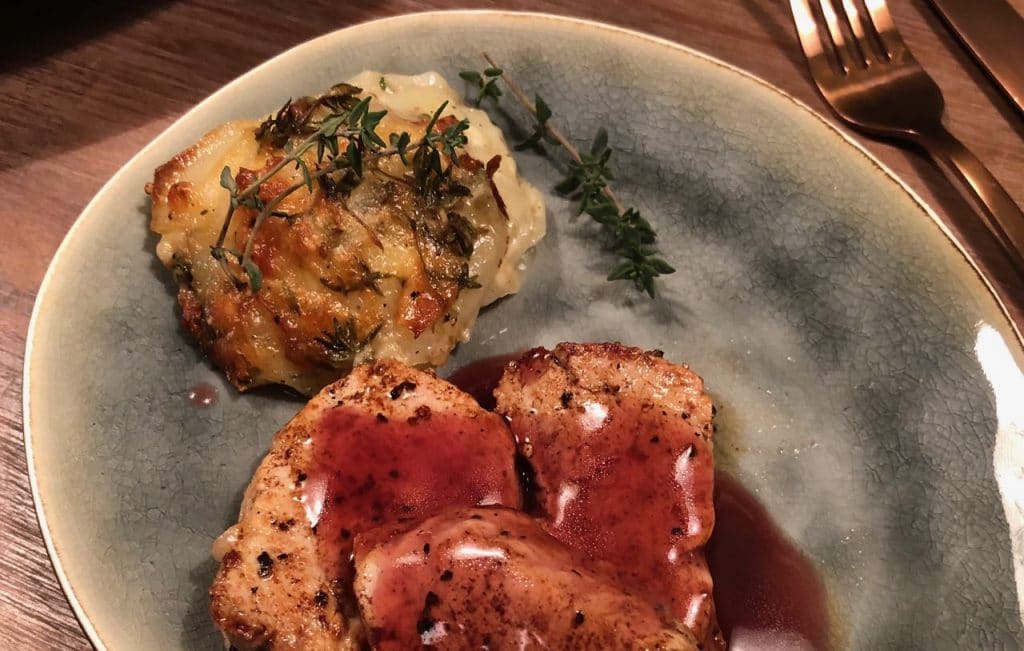 Varkenshaasmedaillons met portsaus
