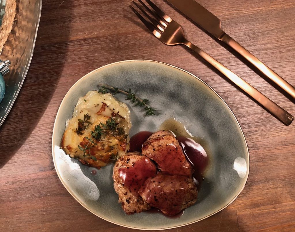 Varkenshaasmedaillons met portsaus