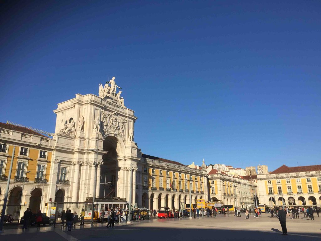 things to do in Lissabon- praca commercio