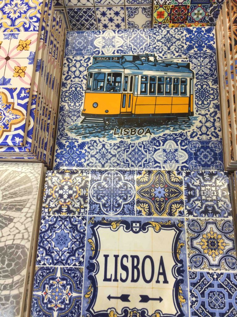 things to do in Lissabon- tram 28