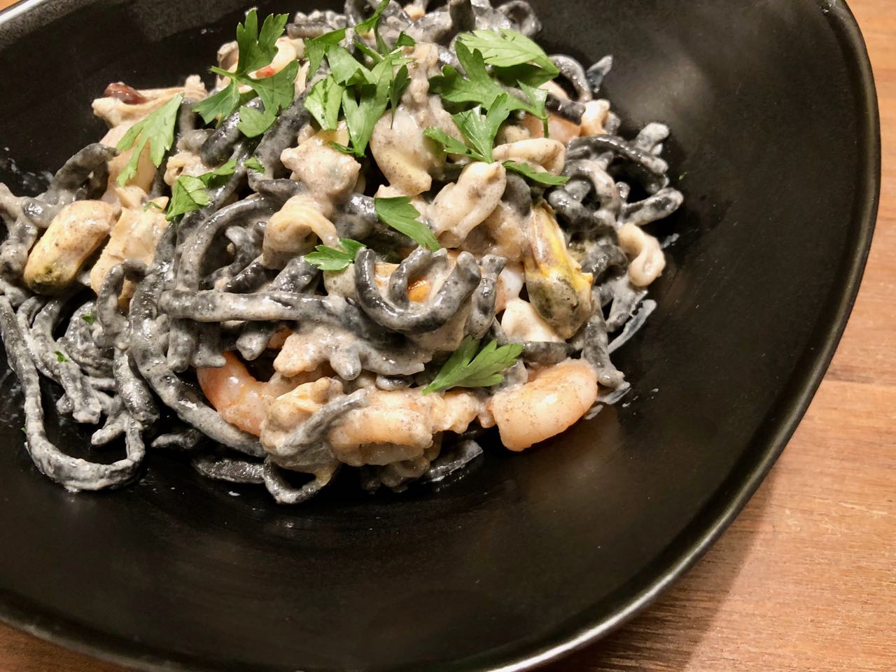 verse zwarte pasta