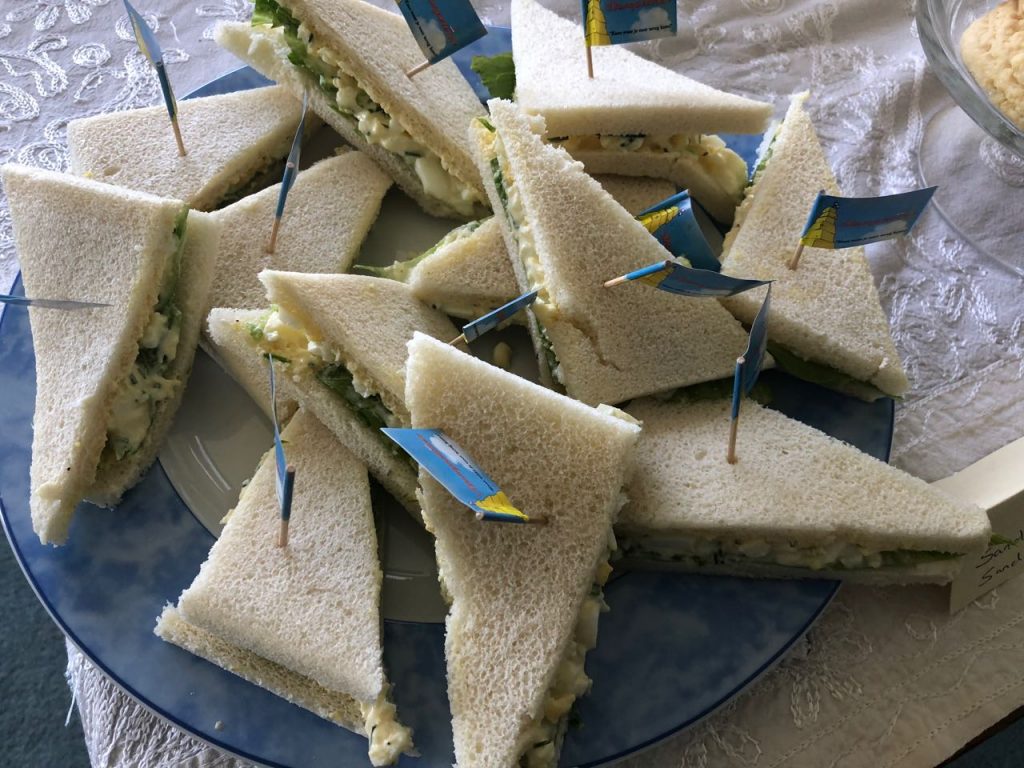 high tea organiseren - sandwiches