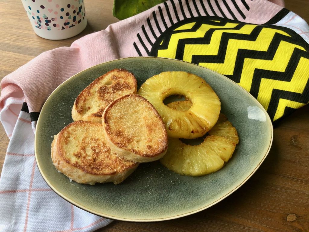 tropische wentelteefjes met gebakken ananas