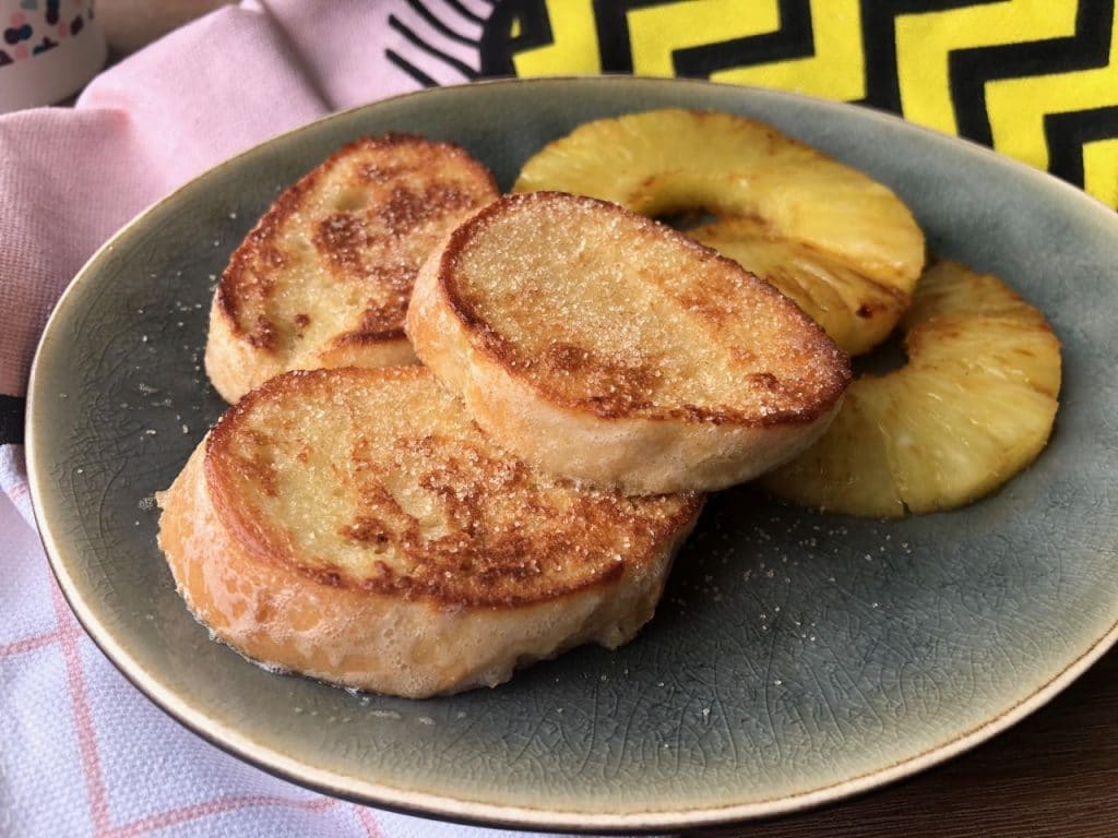 tropische wentelteefjes met gebakken ananas
