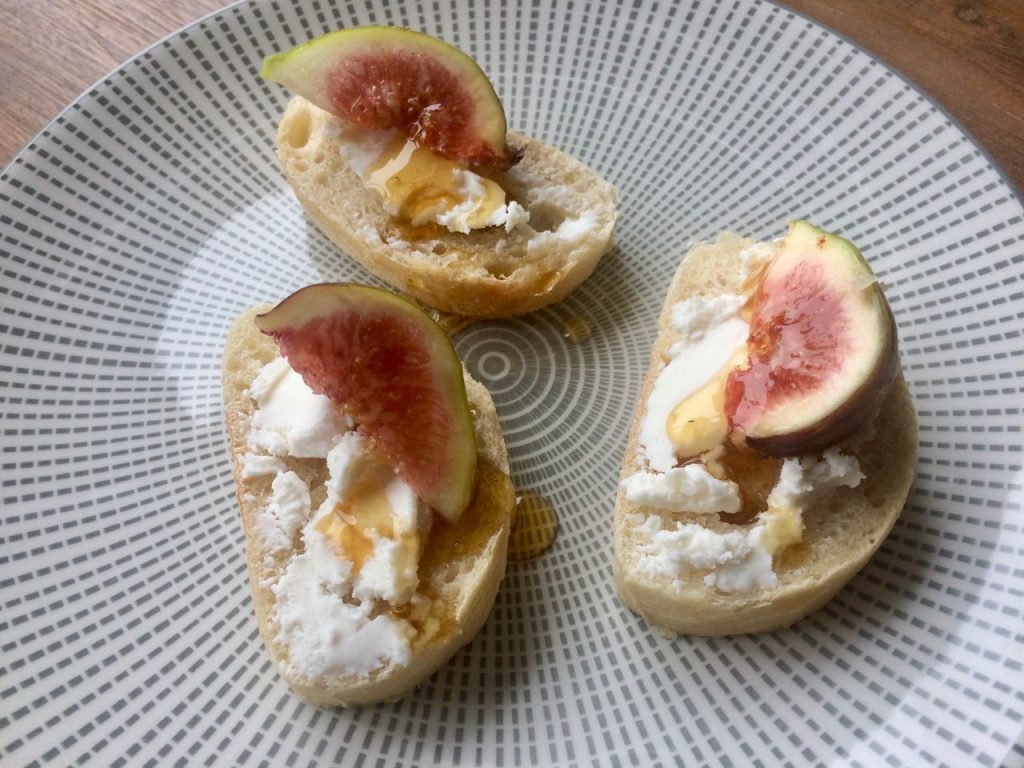 bruschetta met verse vijgen en geitenkaas