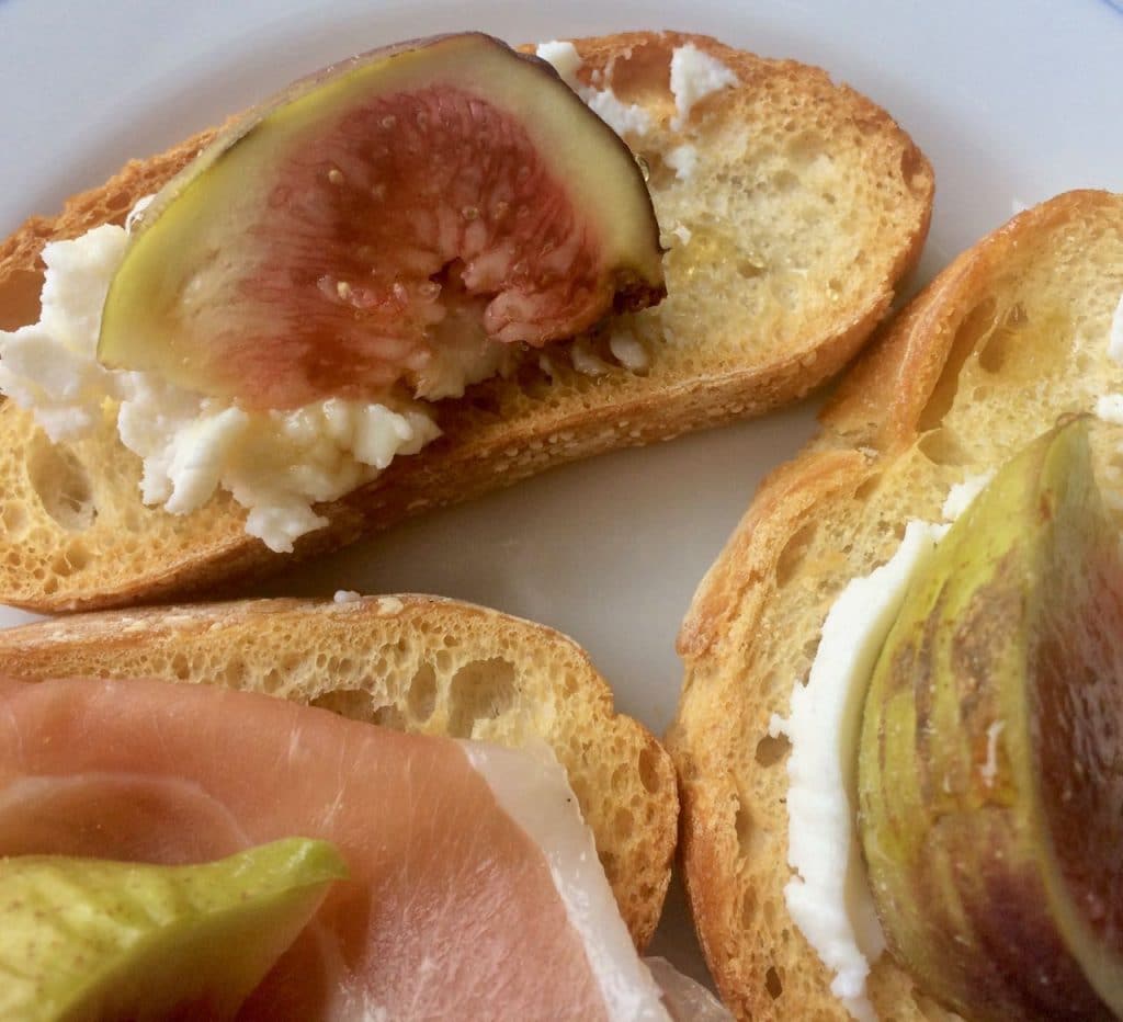 bruschetta met verse vijgen en geitenkaas
