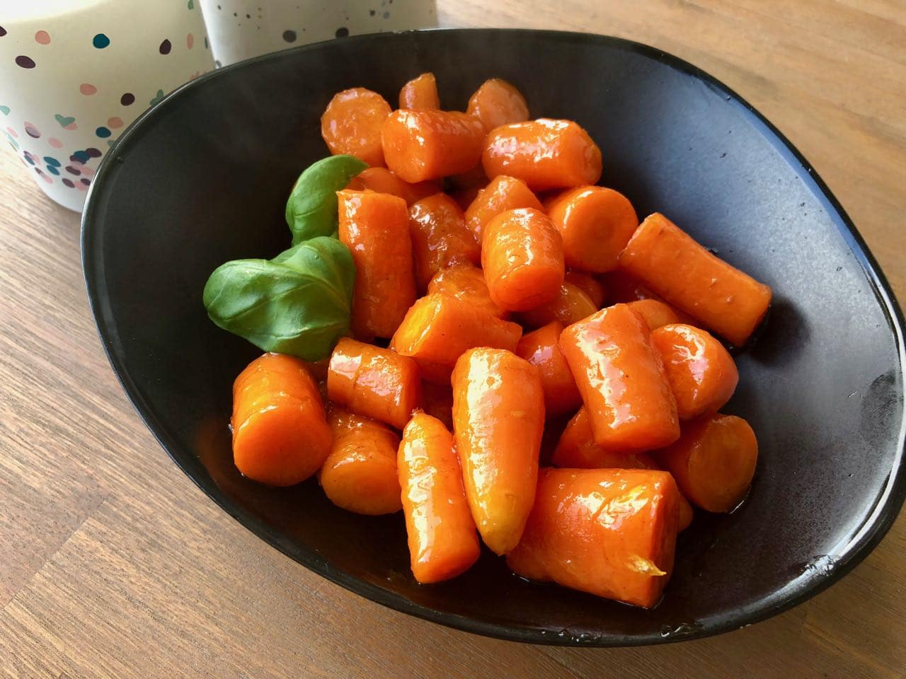 Gekarameliseerde wortelen met sinaasappel