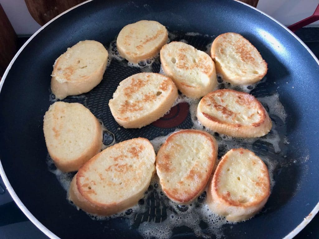 tropische wentelteefjes met gebakken ananas