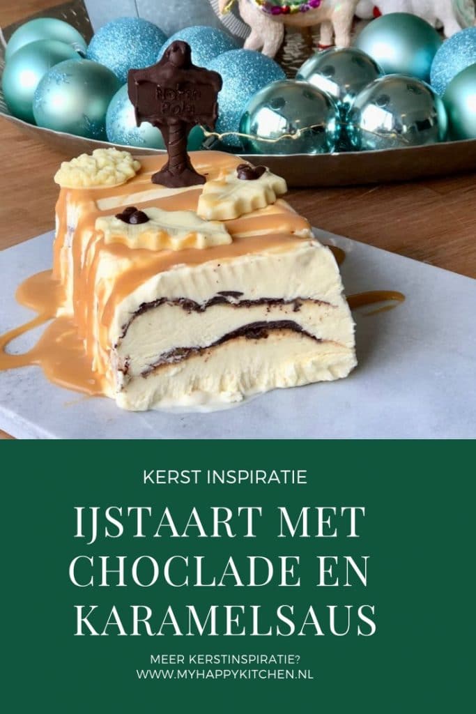 ijstaart met chocolade en karamelsaus