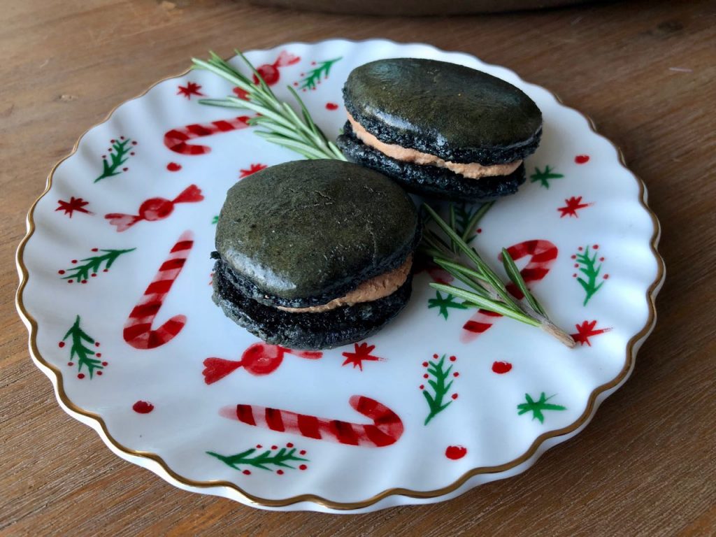 hartige macaron met eendenlevermousse