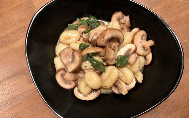 Gnocchi met paddenstoelen en salie
