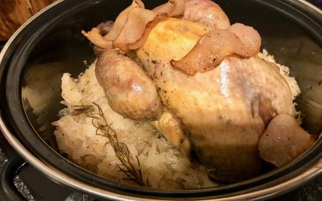 parelhoen met zuurkool uit de oven