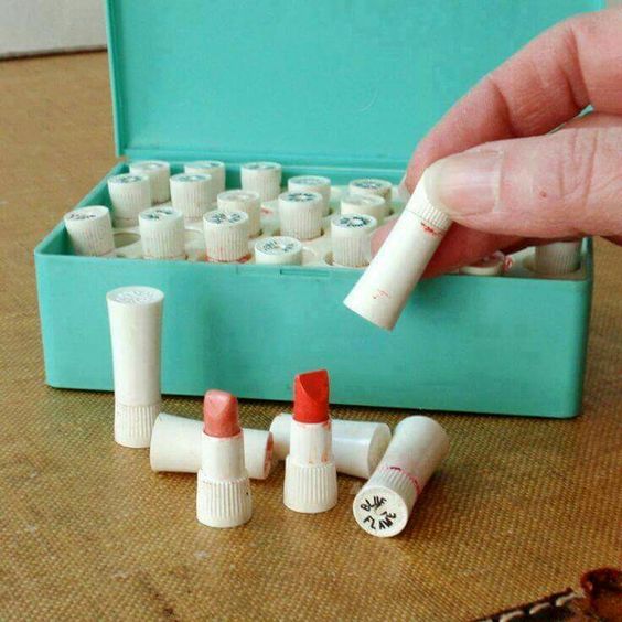 dagelijks leven in de jaren 70 - avon lipstick