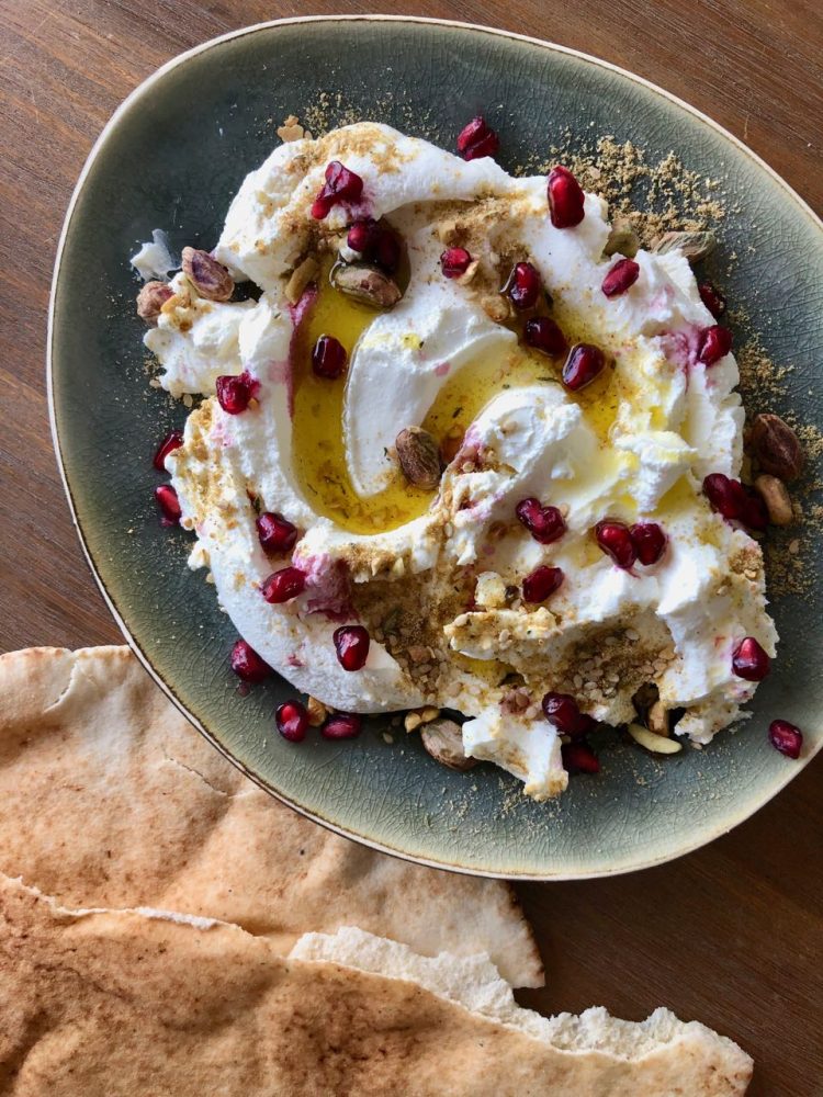 labneh met granaatappel en dukkah