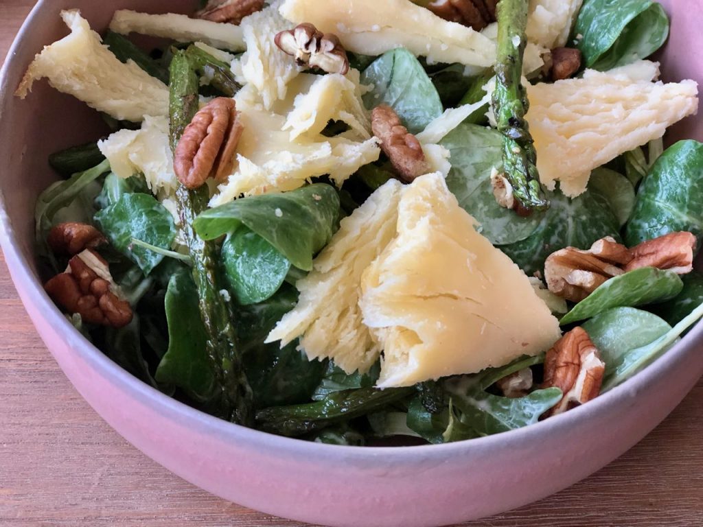 Téte de moine salade met groene asperge