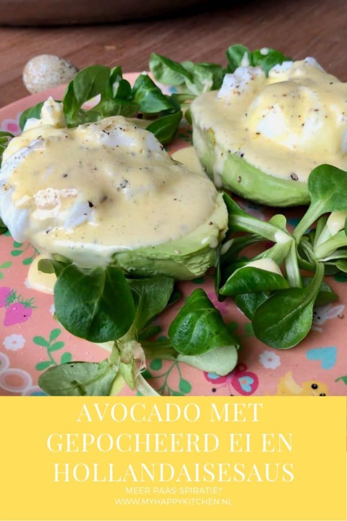 avocado met gepocheerd ei en hollandaisesaus