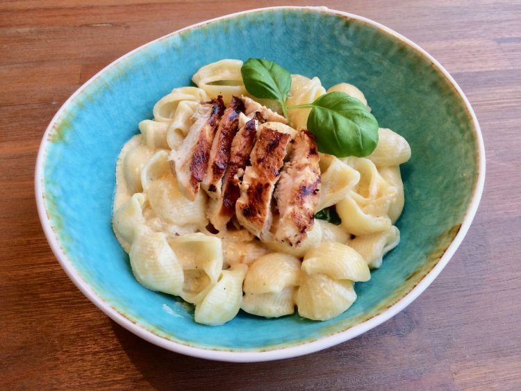 Pasta pollo con limone e basilico