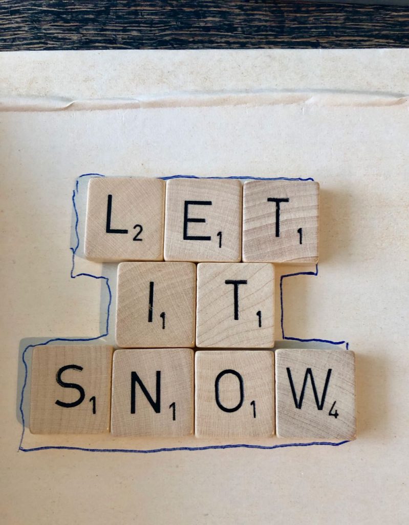 Kerstbal van Scrabble letters maken