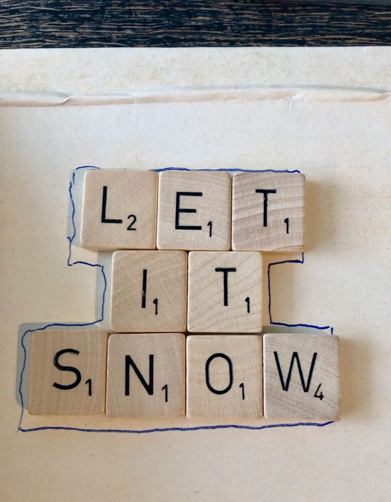 Kerstbal van Scrabble letters maken