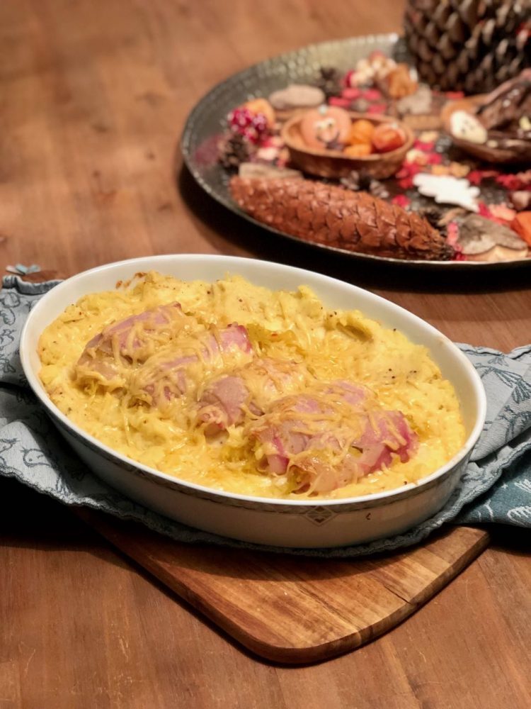 Ovenschotel met zuurkoolrolletjes