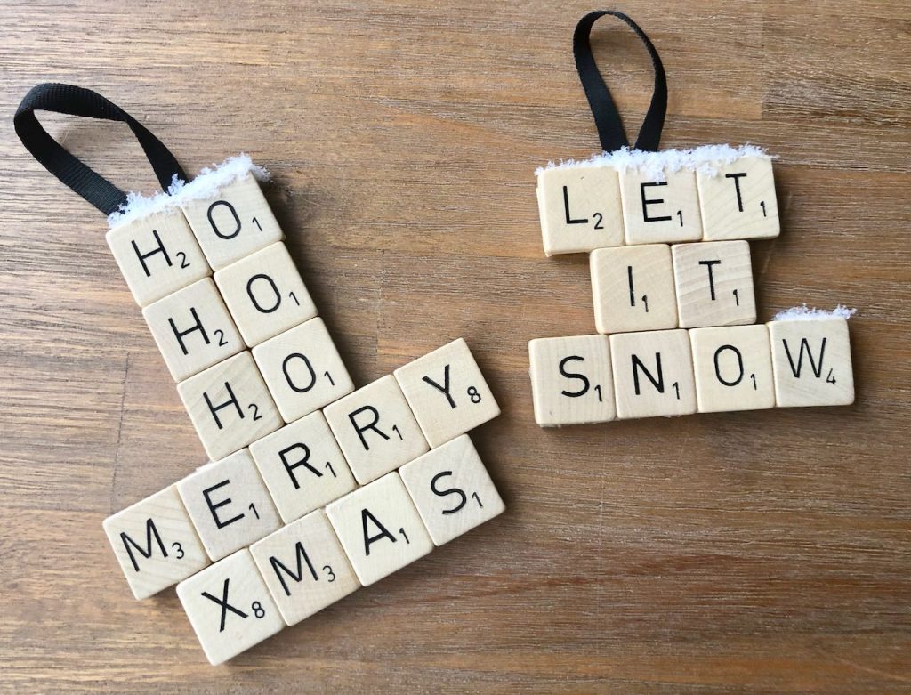 kerstbal van scrabble letters maken