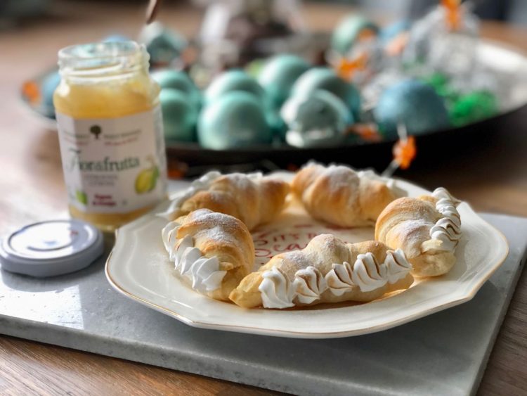 Lemon meringue croissants