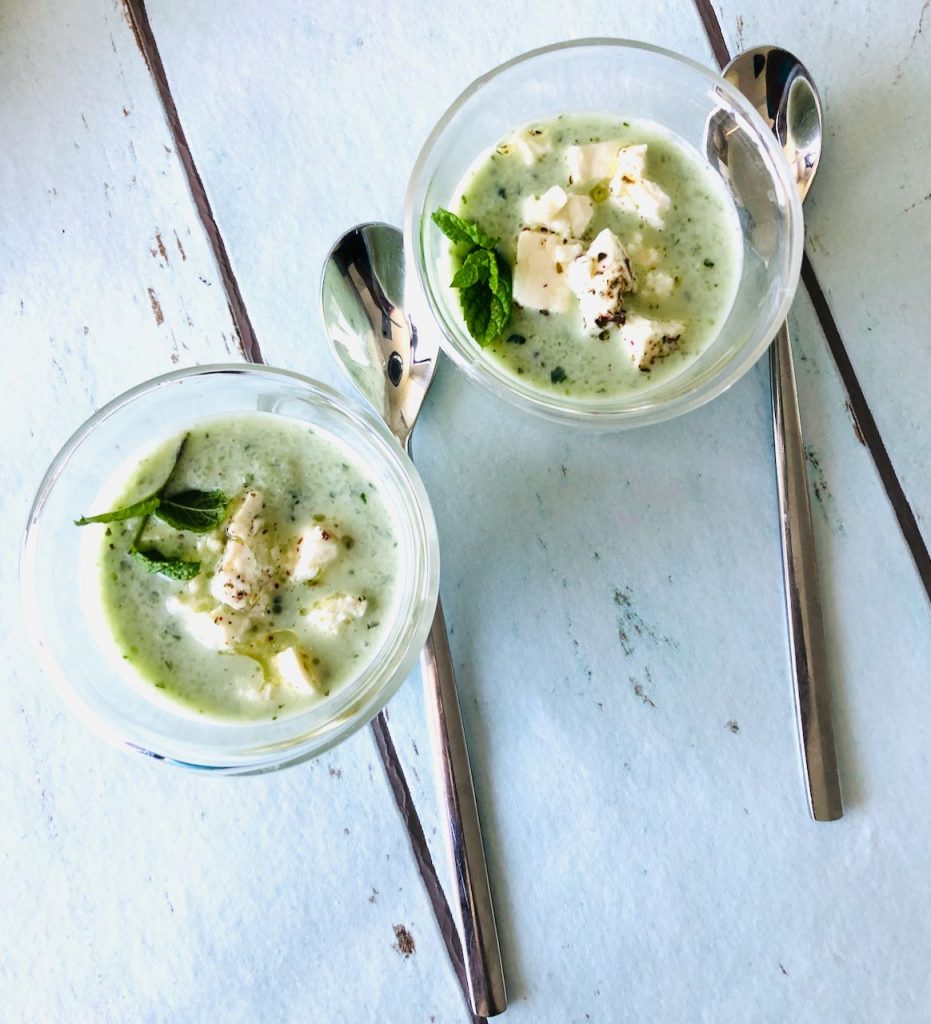 Koude komkommersoep met kokos en feta