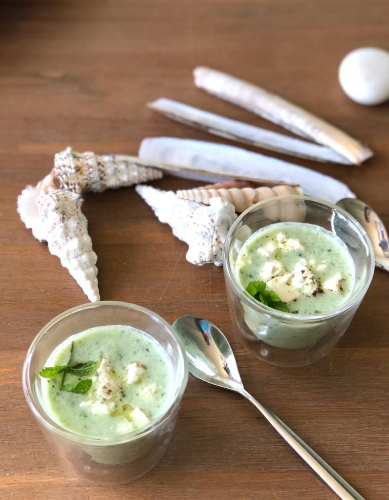 Koude komkommersoep met kokos en feta