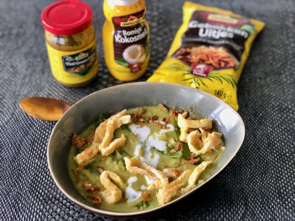 Groene curry soep met noedels