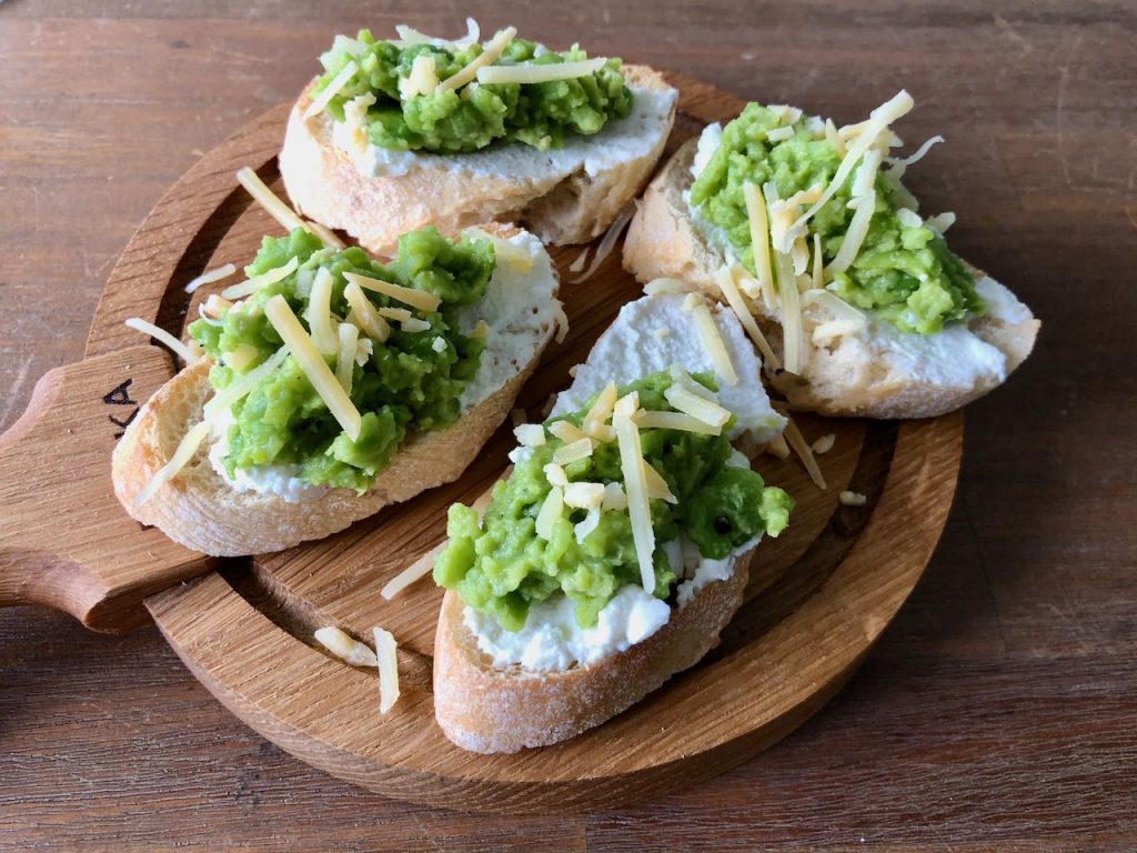 Bruschetta met tuinbonen tapenade