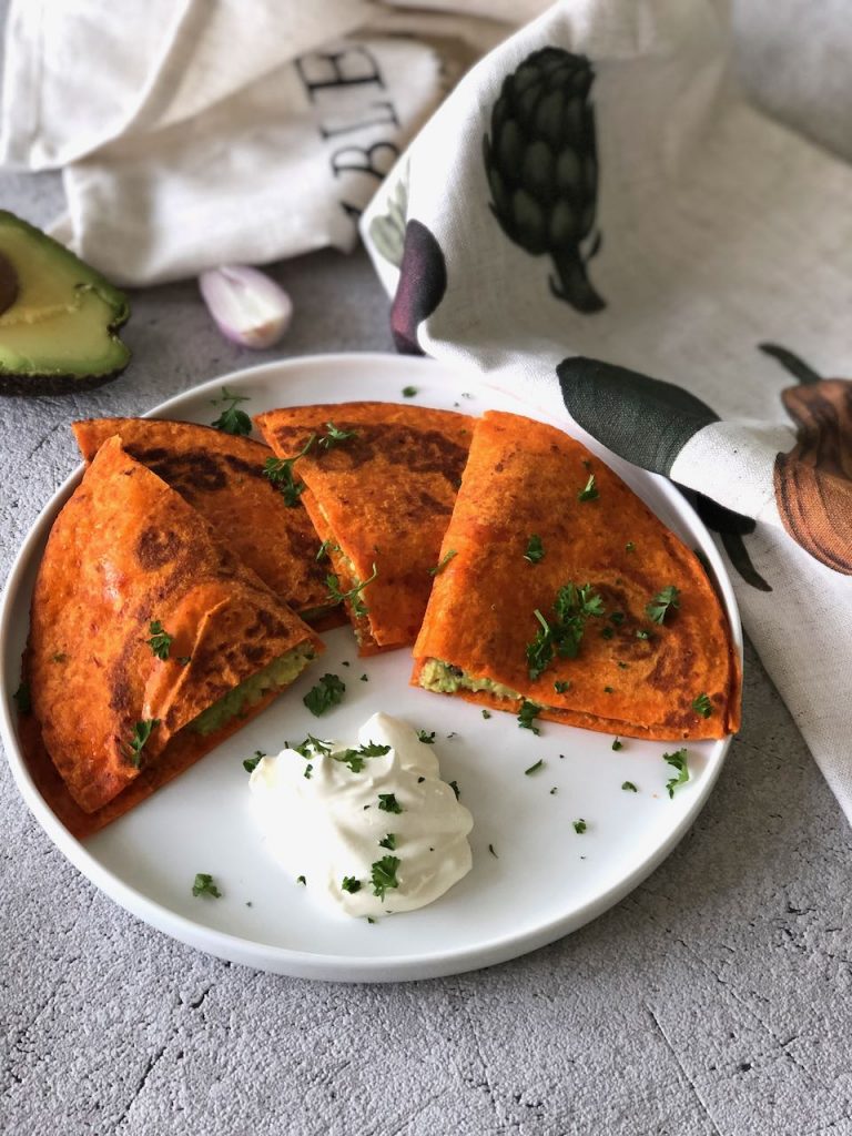 Quesadilla met avocado en kaas