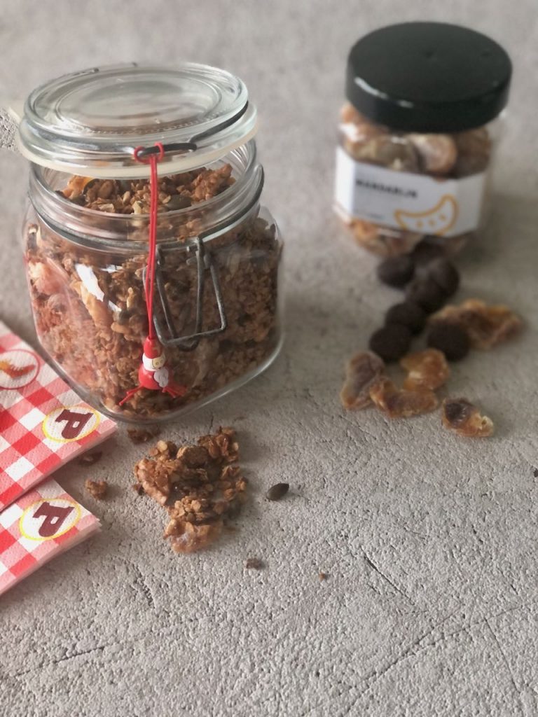 Granola met kruidnoten en mandarijn