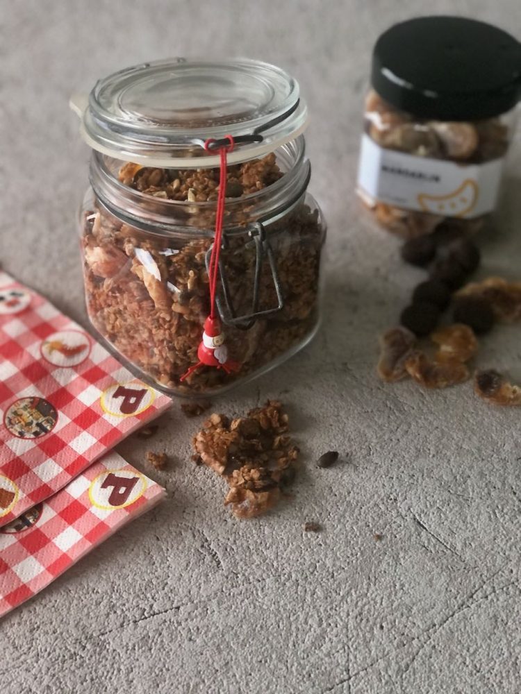Granola met kruidnoten en mandarijn
